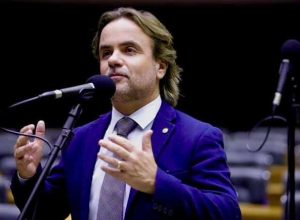 Deputado Eros Biondini apresenta emenda para barrar taxação do Bitcoin e criptomoedas