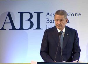 Presidente do BC da Itália diz que Bitcoin não é uma moeda, mas uma aposta