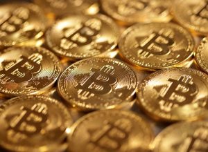 Criptomoedas: bitcoin tem forte queda, com cautela global e contínua realização de lucros